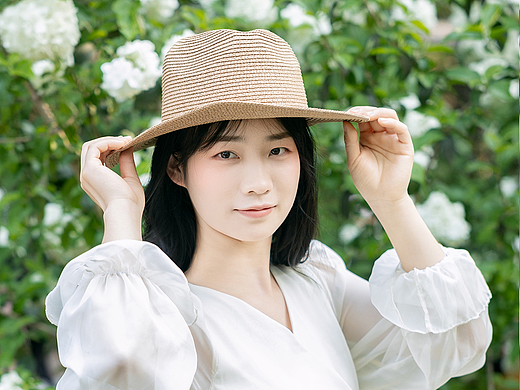  春天里的浪漫鲜花占一半