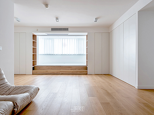她家竟然有30m的收纳柜，150㎡一家六口同住显大超干净