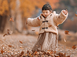 树树皆秋色，山水诗意浓！