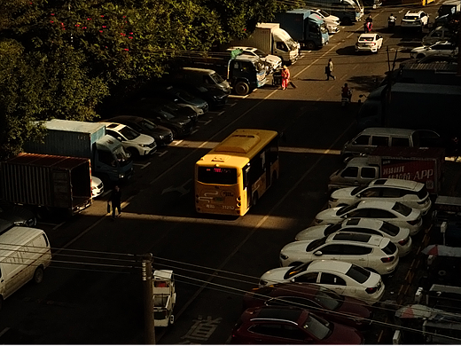 光影-深圳城中村小巴士