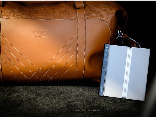 華為Mate Xs 2 遇上 阿斯頓·馬丁 DBX（個人主頁-ZNTk4ODE0MTI=） - 產(chǎn)品攝影 - 站酷設計師蜘蛛MX原創(chuàng)素材 - 站酷ZCOOL