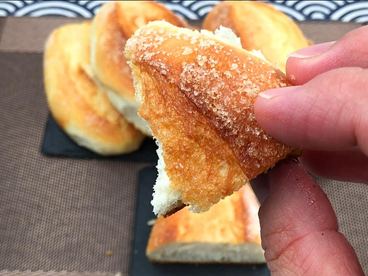 黄油砂糖面包，一口下去又香又脆，强烈推荐。