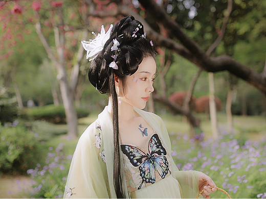 唯美古风【她把春天穿在身上】