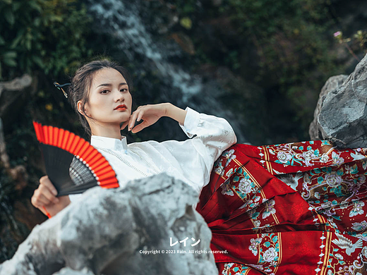 穿上马面裙的小姐姐真的不要太飒了吧！