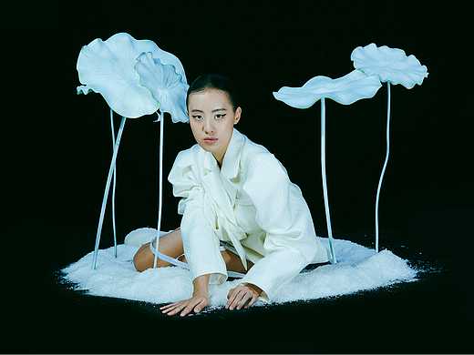与荷