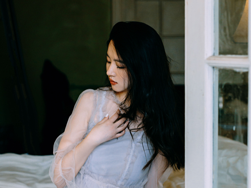 " 刘 亦 菲 ”