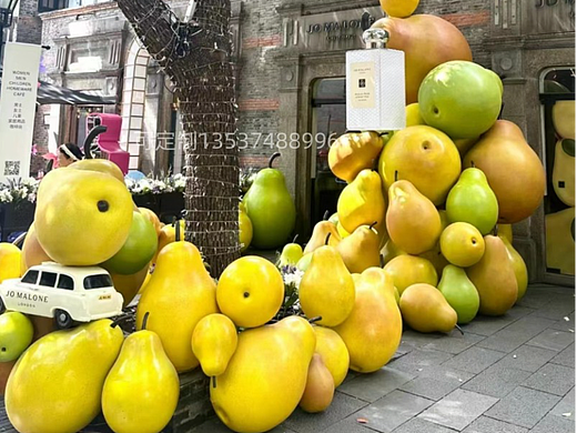 户外美陈摆件大型仿真玻璃钢水果雪梨雕塑定制