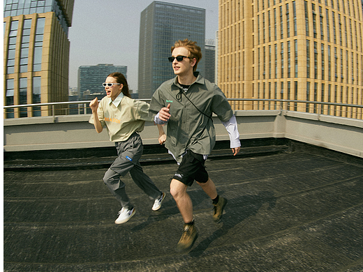 简约字母小形象片