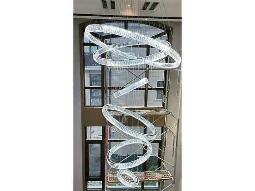 楼梯吊灯