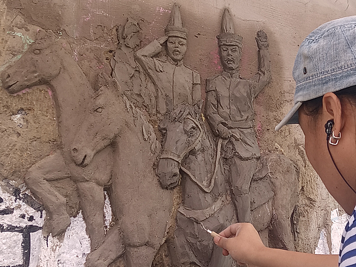 GRC水泥人物浮雕彩绘-小米轨沿线人文景观雕塑