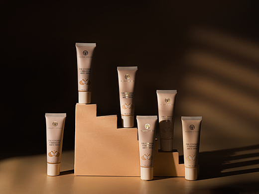 YOUNG VISION 粉底液拍照（個人主頁-ZNjMxMTIxOTY=） - 產(chǎn)品攝影 - 站酷設(shè)計師新之助五歲原創(chuàng)素材 - 站酷ZCOOL