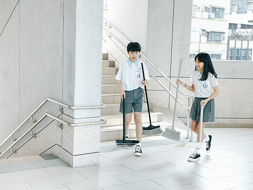 设计了“最美教科书”的团队，怎么在这件事上翻了车？