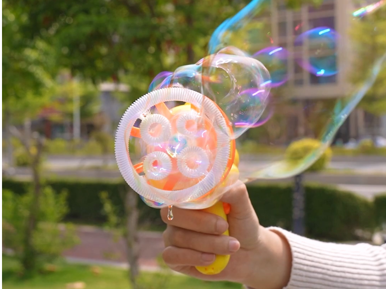 今年4月份拍摄的鸭子泡泡枪电商平台主图视频