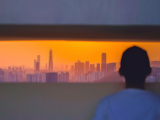 如果有两个太阳，一个代表光明， 一个代表希望