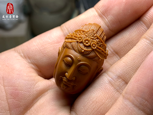 盛京鲁宝斋出品，鲁俊雕刻，纯手工橄榄核观音像