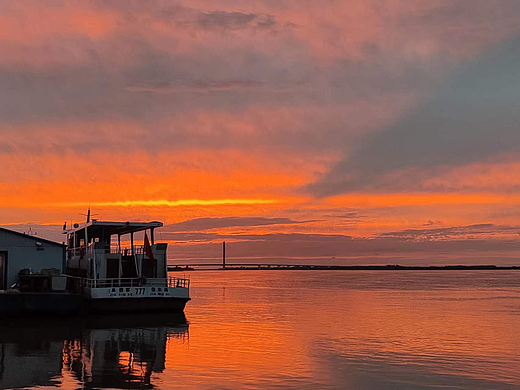 捕捉晚霞（個(gè)人主頁(yè)-ZNjY2ODAwNjQ=） - 風(fēng)光攝影 - 站酷設(shè)計(jì)師氧氣兒Q原創(chuàng)素材 - 站酷ZCOOL