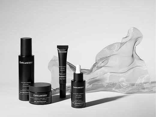 褶皱的艺术｜一个黑瓶子｜创作笔记