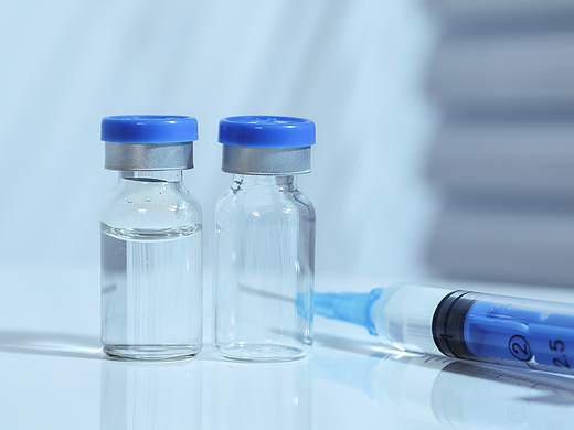 实验室针管注射药瓶听诊器医疗静物