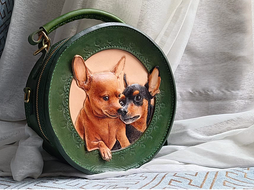 手工皮雕皮具小鹿犬圆包