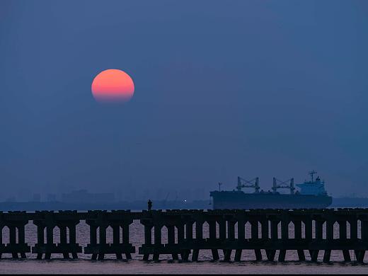 藍(lán)調(diào)時(shí)刻的太陽（個(gè)人主頁-ZNjY5MDkyNzY=） - 風(fēng)光攝影 - 站酷設(shè)計(jì)師自由攝影師戲子原創(chuàng)素材 - 站酷ZCOOL