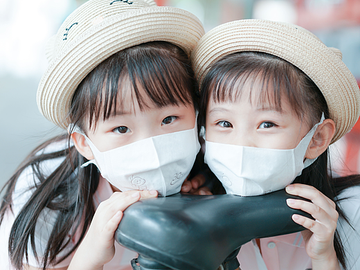 【摄影日记】夏日糖果 两个小可爱(个人主页-ZNjAxODU4MTI=) - 人像摄影 - 站酷设计师刘会彬原创素材 - 站酷ZCOOL