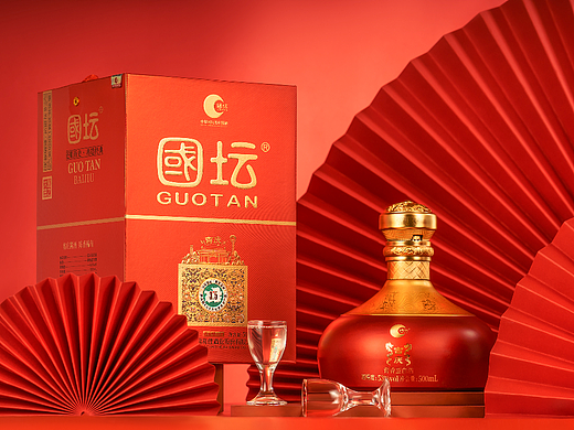 一瓶喜庆的白酒