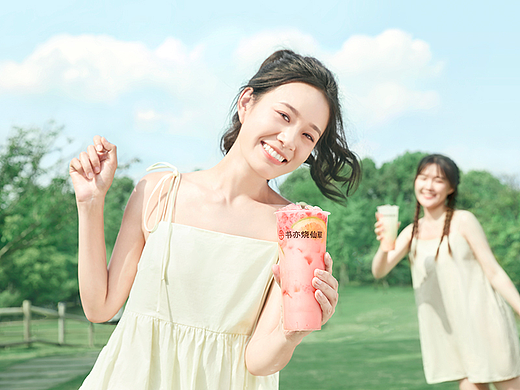 书亦烧仙草｜草莓白月光系列 X Handstand倒立