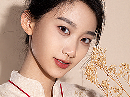 來一組冬日感覺的珠寶模特圖