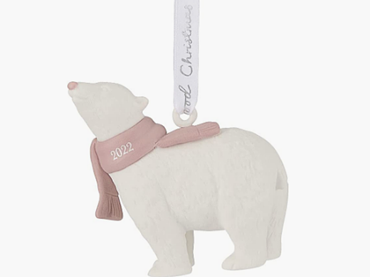 一只北极熊搭配粉色围巾