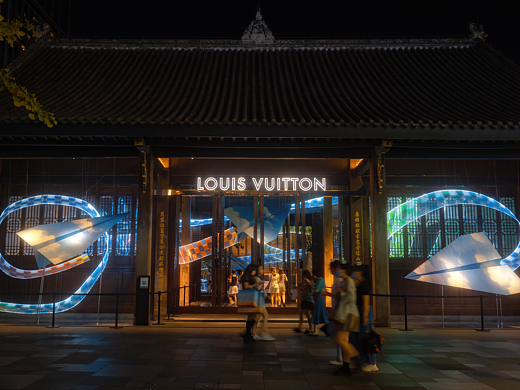成都LouisVuitton纸飞机装置设计