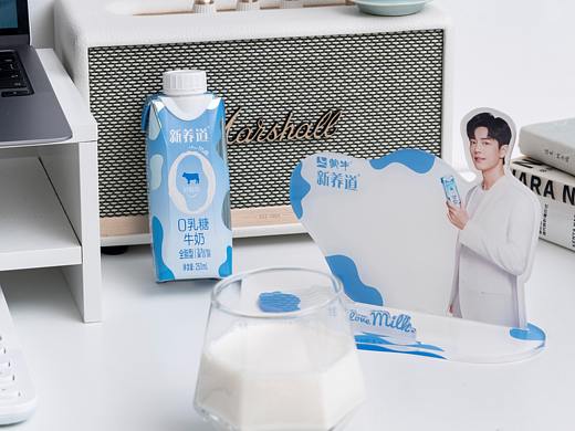 肖战 x蒙牛手机支架