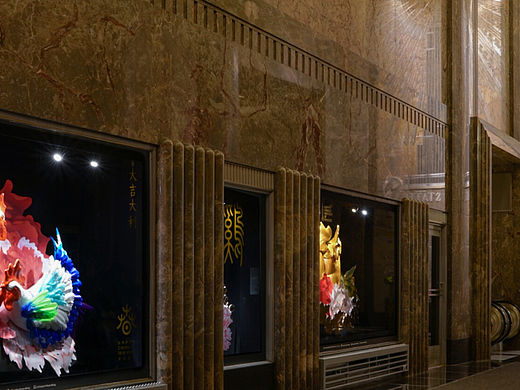 纽约帝国大厦鸡(丁酉)年橱窗设计