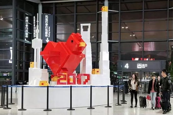 上海虹桥机场的这架“飞鸡”，要做大家都看得懂的抽象艺术