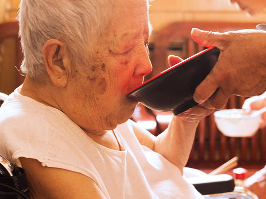 90岁的姥姥和她的8个儿女