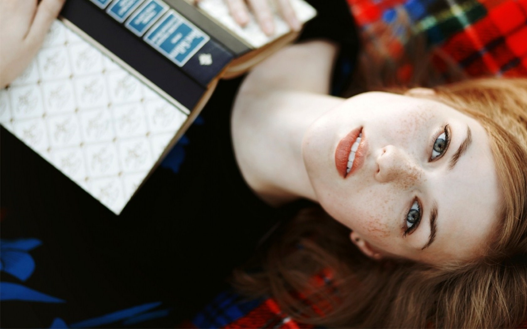 福尔摩莹的个人主页（背景预览） - 主页背景设置 - 站酷设计师福尔摩莹原创素材 - 站酷ZCOOL