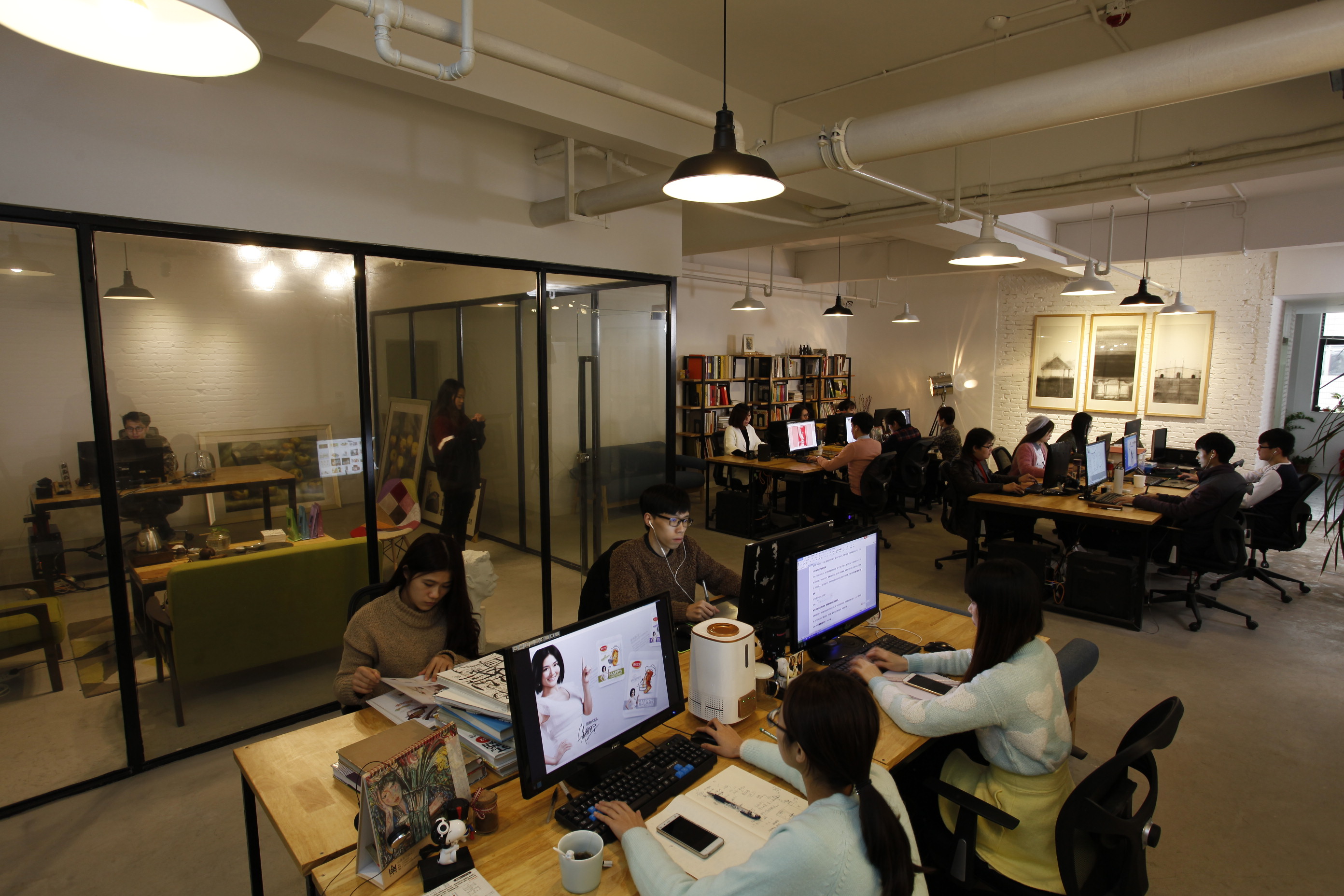 弘一品牌策划设计的个人主页（背景预览） - 主页背景设置 - 站酷设计师弘一品牌策划设计原创素材 - 站酷ZCOOL