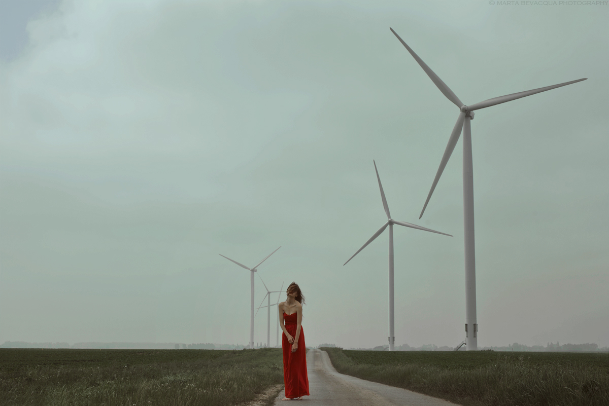 Ветреная девчонка. Ветряная девушка. Фотосессия на ветряках. Ветряки девушка. Фотосессия возле ветряных мельниц.