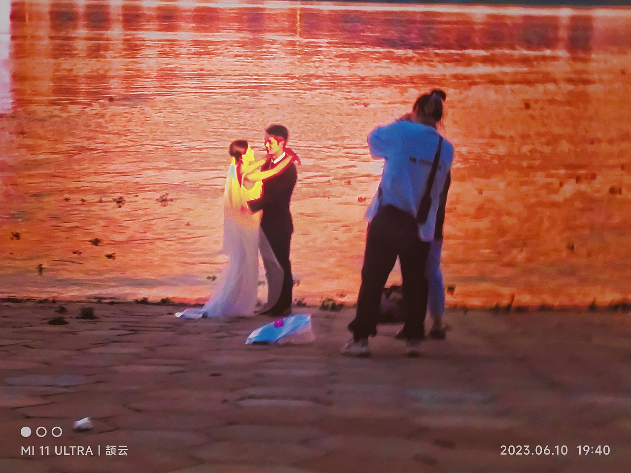 金色夕阳下的婚礼（图ZMzQyODYyMzM2） - 海报 - 站酷设计师nbawxs原创素材 - 站酷ZCOOL