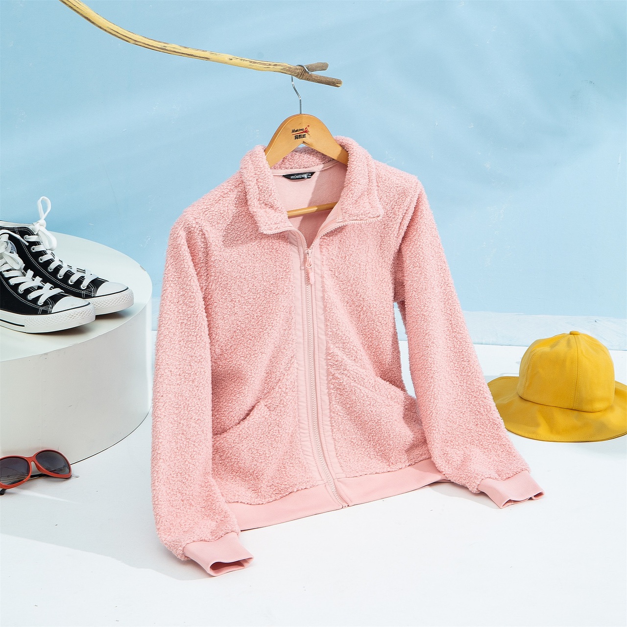 户外冲锋衣防晒服静物创意拍摄