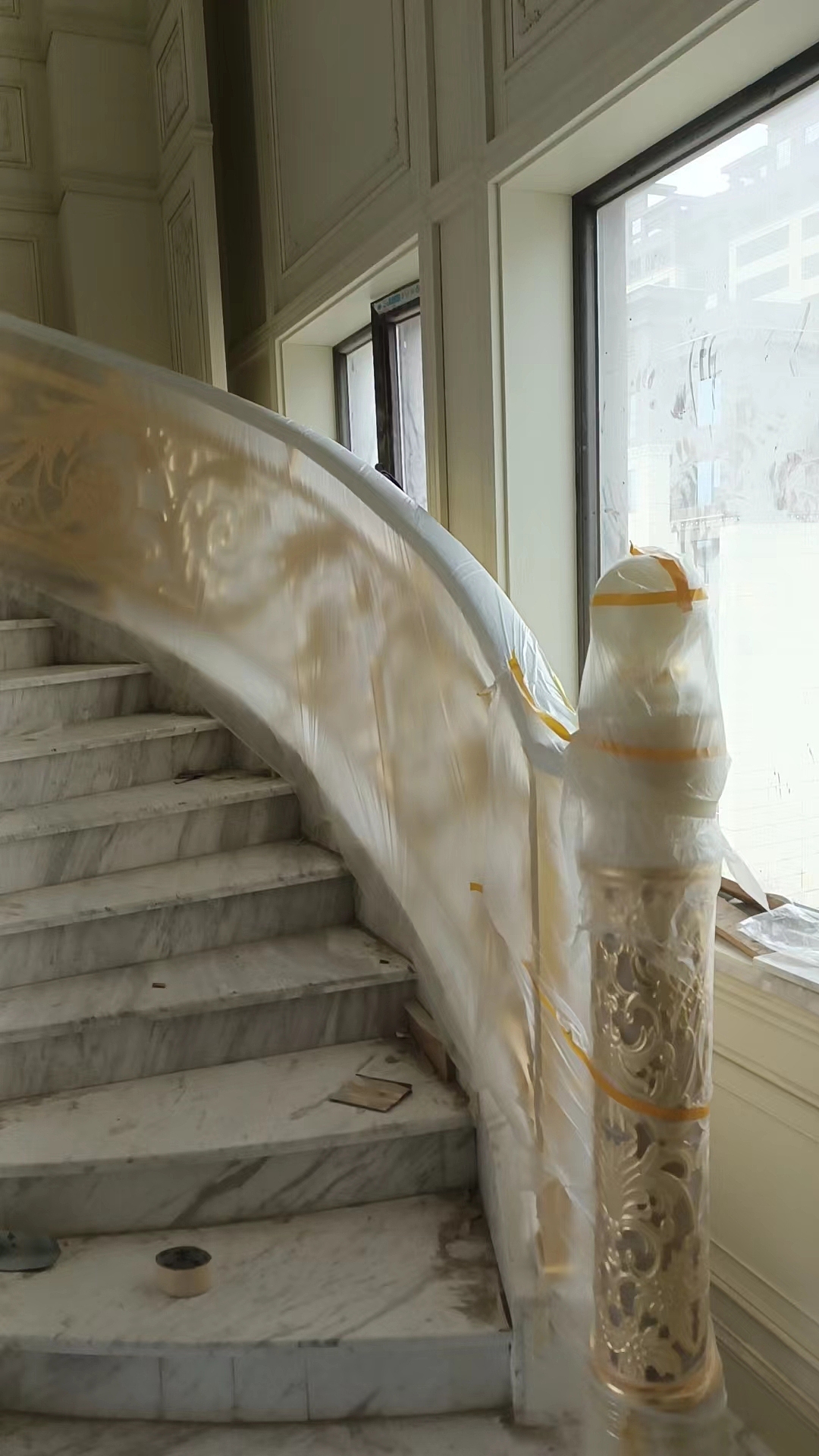 青海西宁弧形别墅楼梯栏杆连体雕花扶手