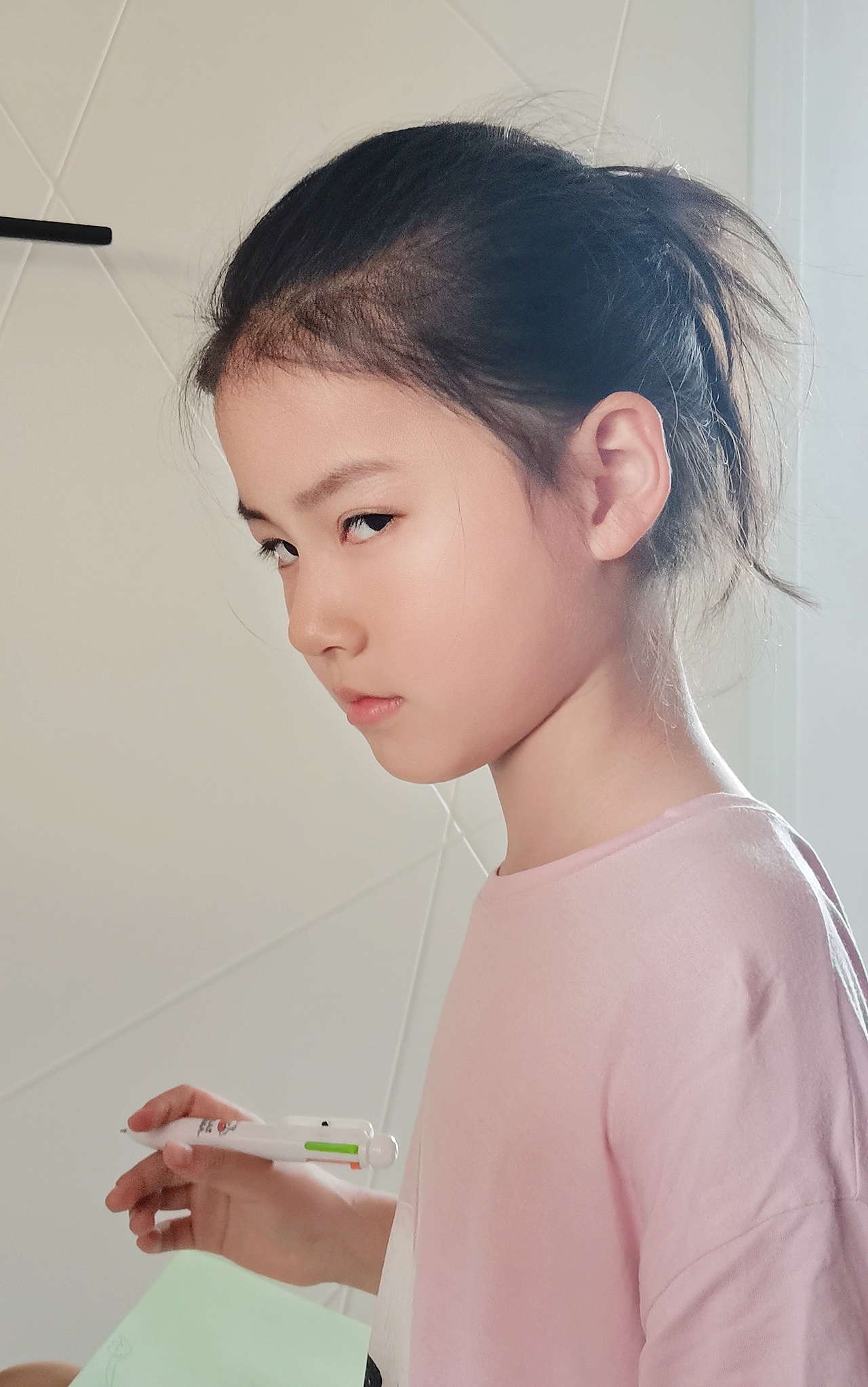 哼！谁允许你翻我本儿的？！