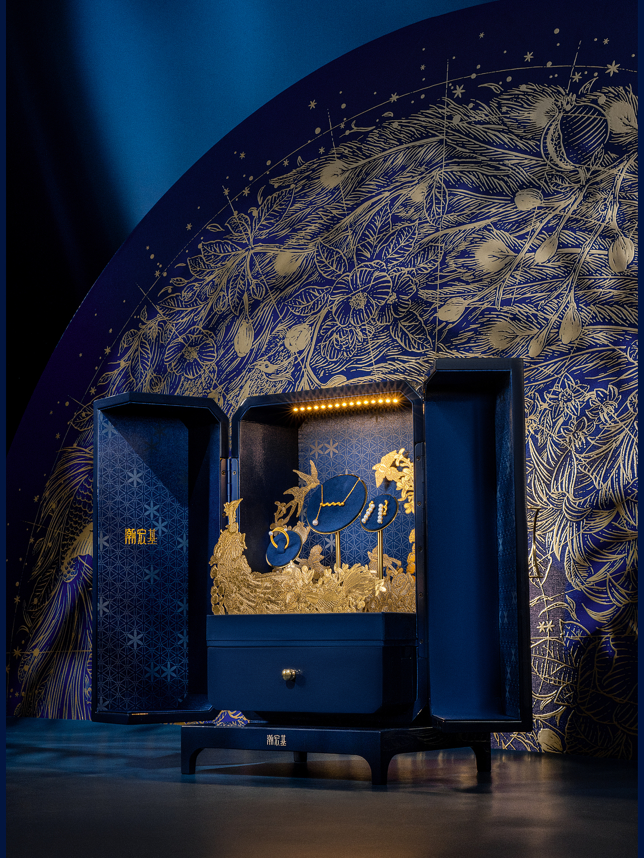 潮宏基非遗花丝包装插画完美落地