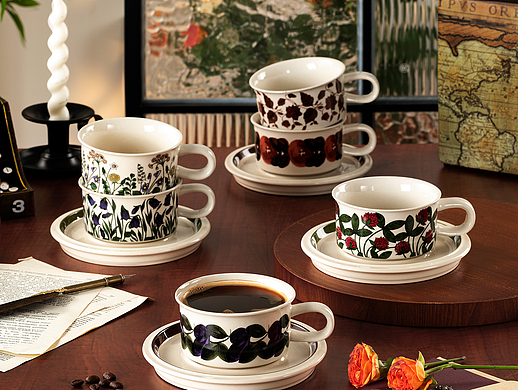 咖啡杯套禮盒「春苔、伴手禮」（個(gè)人主頁(yè)-ZNjg4NjA0NzI=） - 產(chǎn)品攝影 - 站酷設(shè)計(jì)師希自Lr原創(chuàng)素材 - 站酷ZCOOL