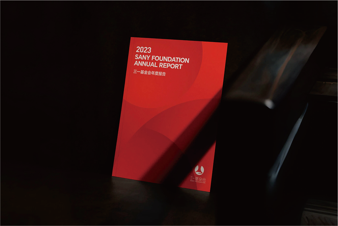 企业年报设计（图ZMzcxNDIwMDQw） - 书籍/画册 - 站酷设计师白冰_原创素材 - 站酷ZCOOL