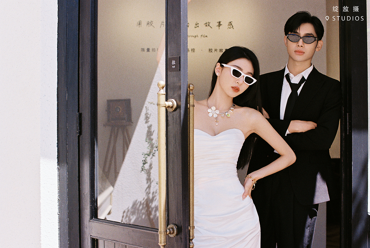 将文艺氛围融入甜酷风婚纱照,竟如此惊艳