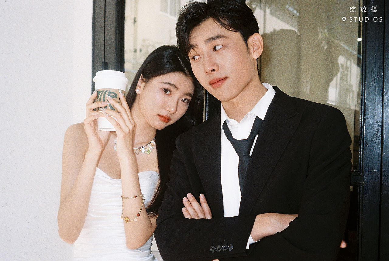 将文艺氛围融入甜酷风婚纱照,竟如此惊艳