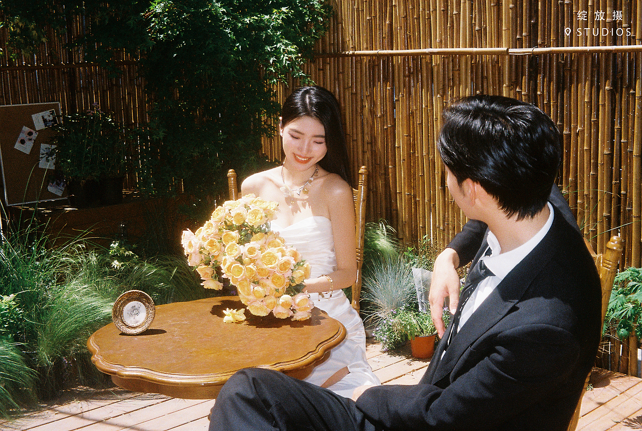 将文艺氛围融入甜酷风婚纱照,竟如此惊艳