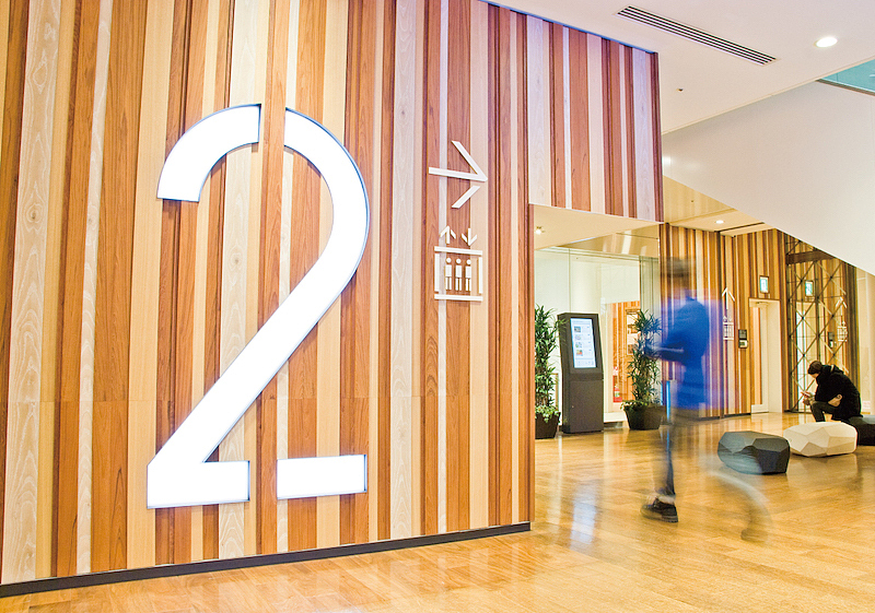 日本东京Cocoti购物中心导视系统设计