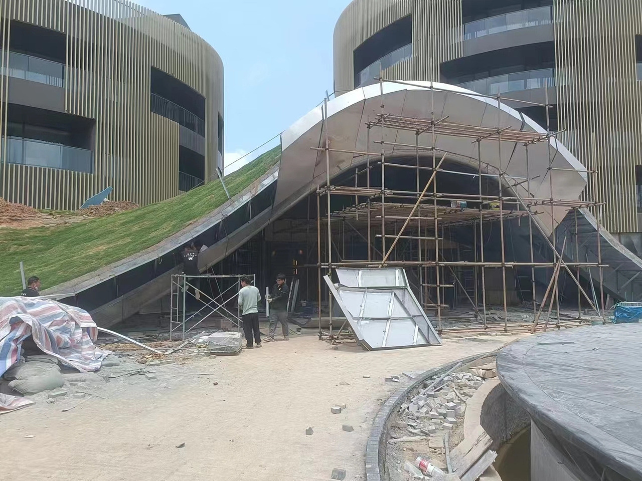 常州溧阳竹音度假酒店双曲面不锈钢门头装饰