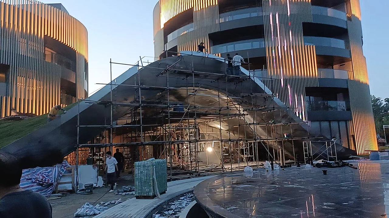 常州溧阳竹音度假酒店双曲面不锈钢门头装饰